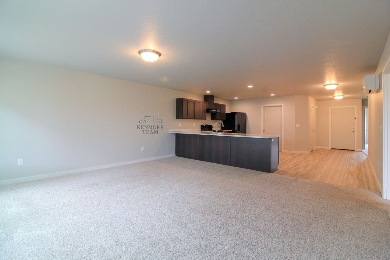 301 S Cedar Ave - Photo 5 of 12