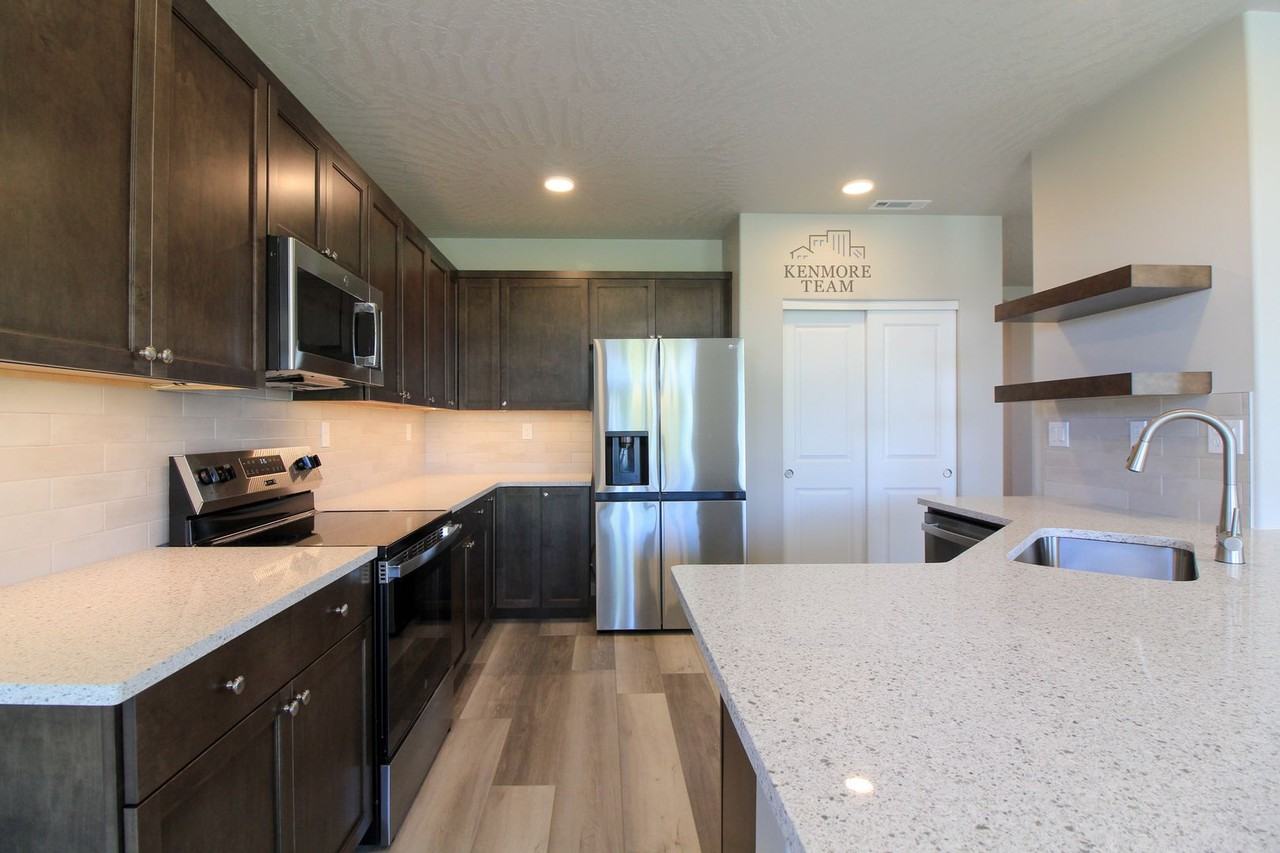 6206 Tyre Dr - Photo 3 of 11