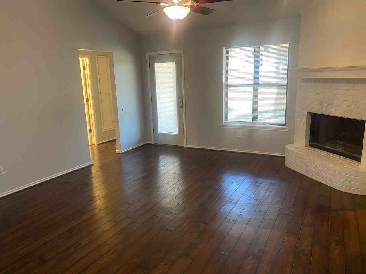 2204 93rd St - Photo 2 of 10