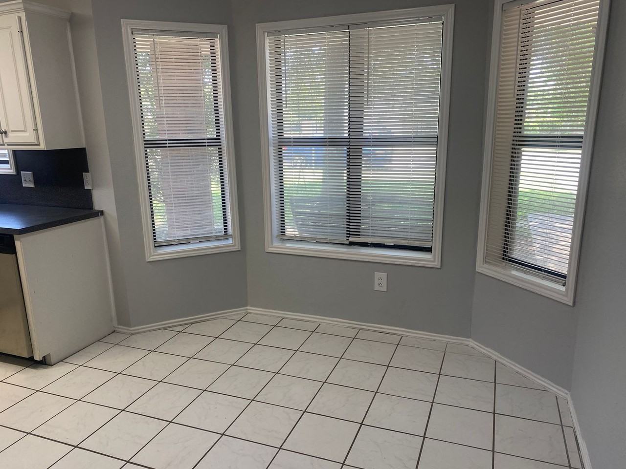 2204 93rd St - Photo 4 of 10