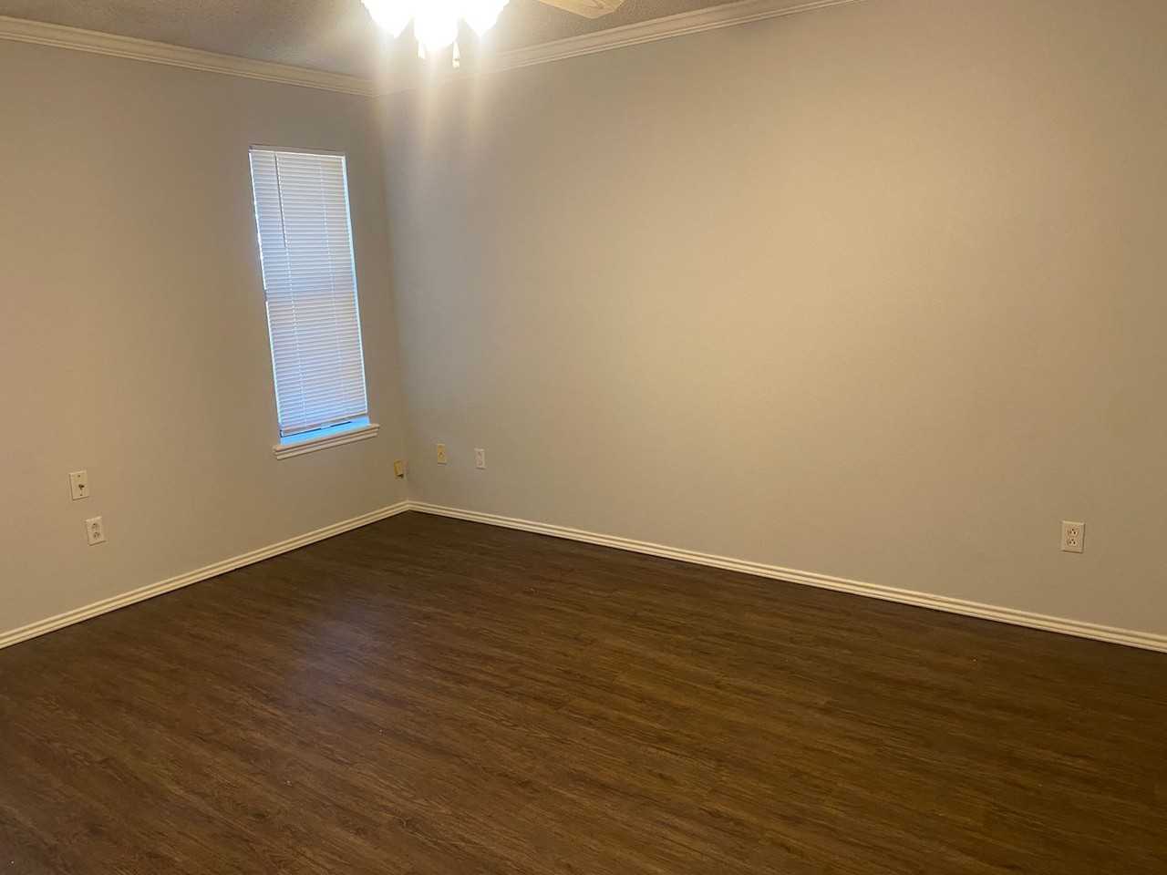 2204 93rd St - Photo 6 of 10