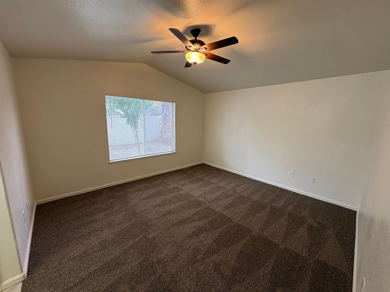 723 N Simon St - Photo 2 of 38