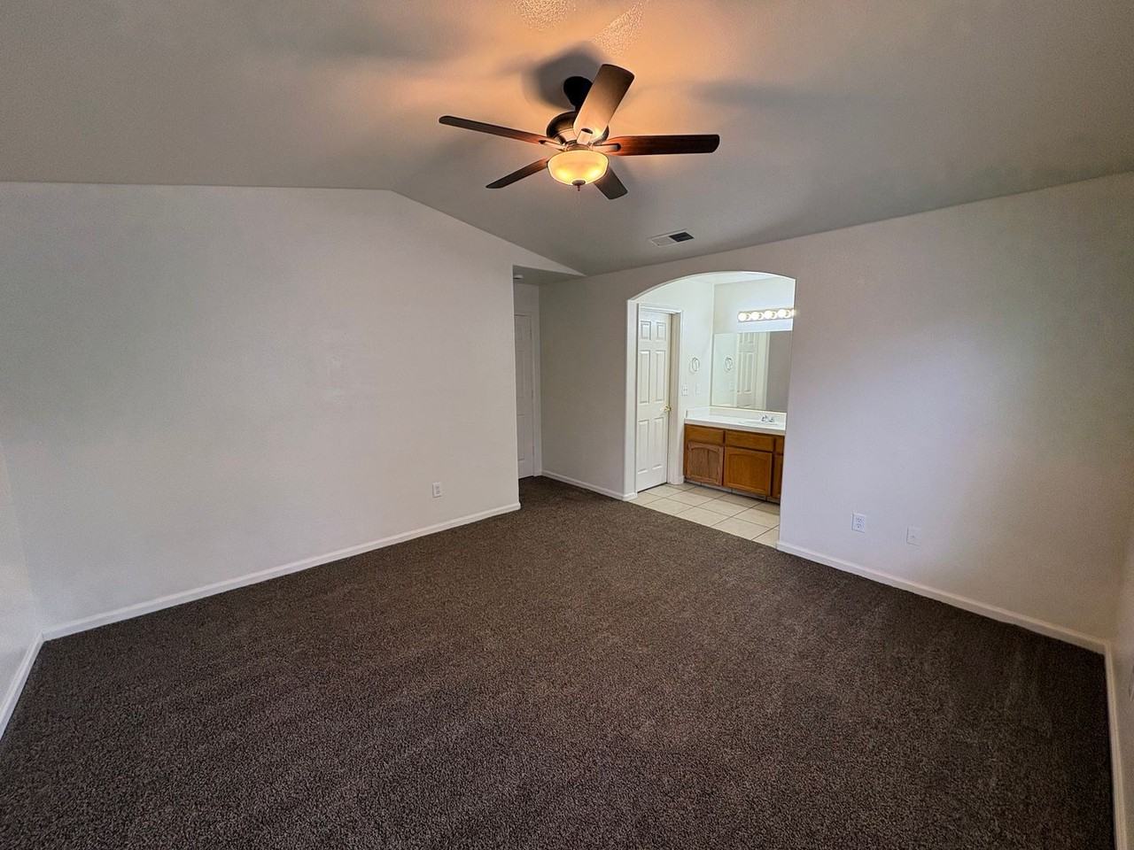 723 N Simon St - Photo 3 of 38