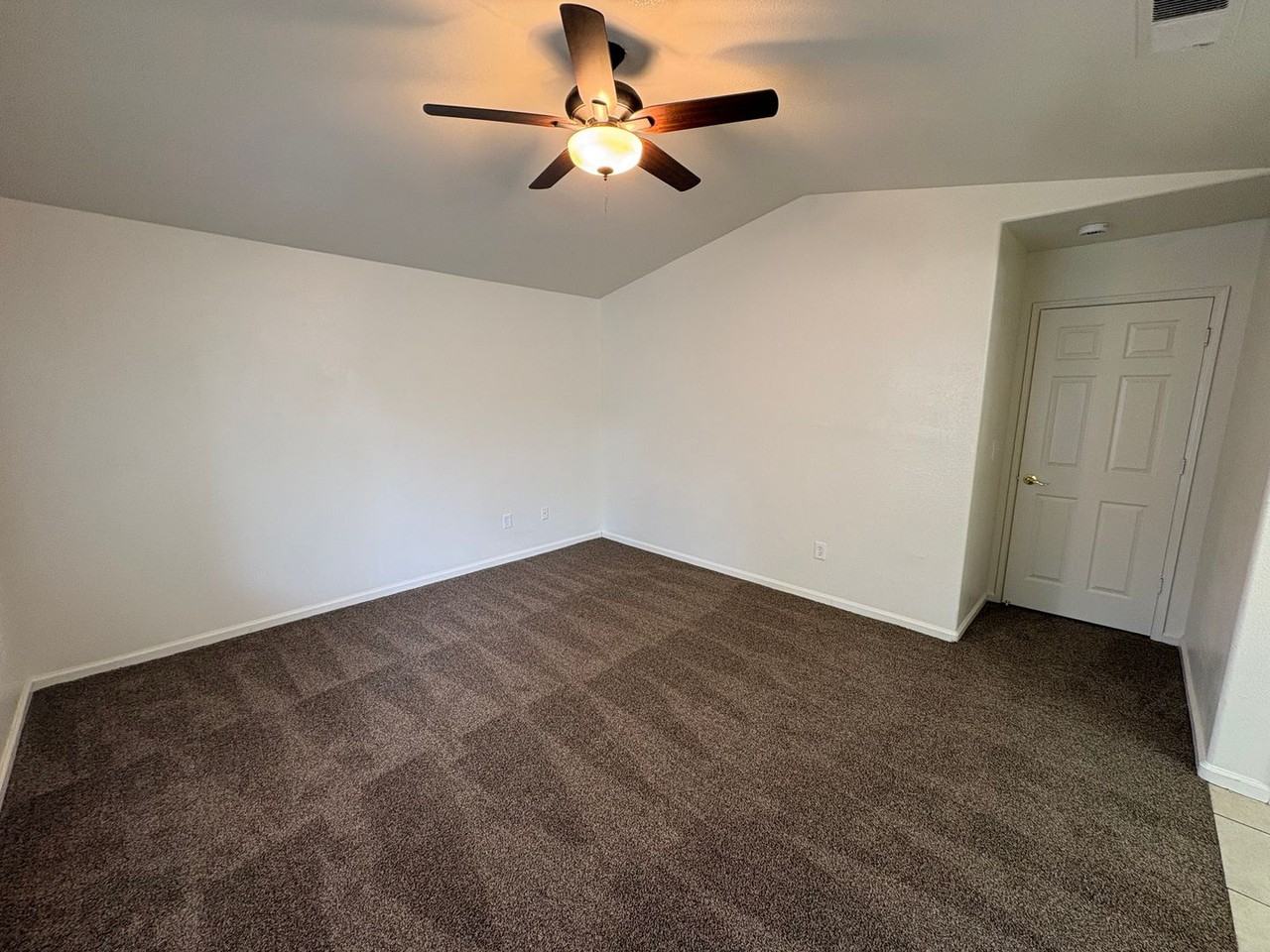 723 N Simon St - Photo 4 of 38