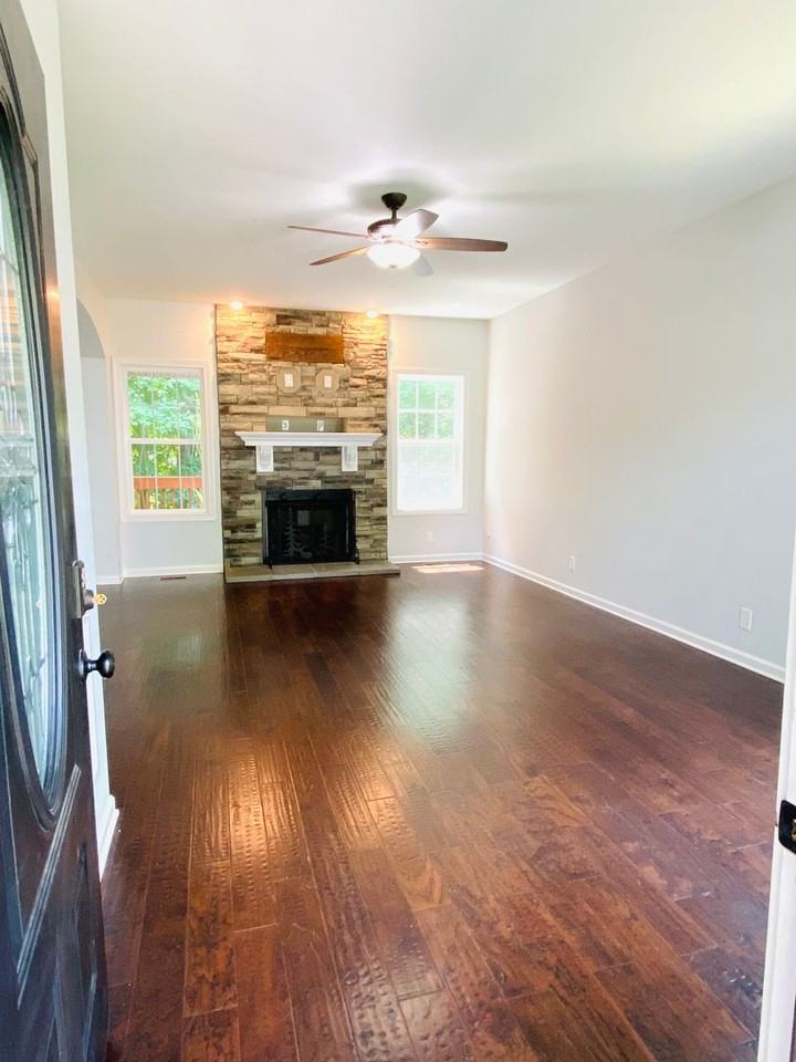 1194 Eagles Bluff Dr - Photo 3 of 49