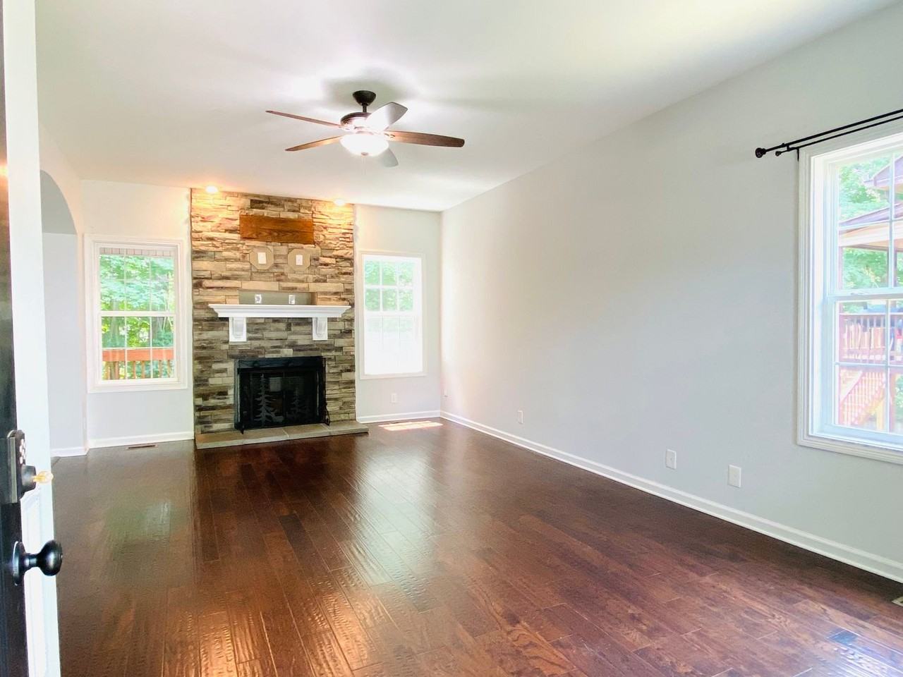 1194 Eagles Bluff Dr - Photo 4 of 49