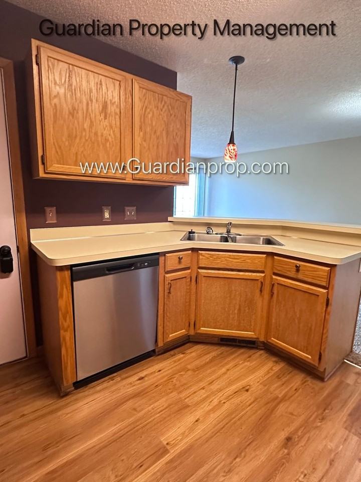 12802 Echo Ln - Photo 3 of 19