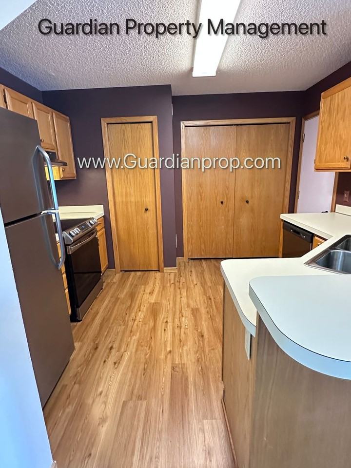 12802 Echo Ln - Photo 5 of 19