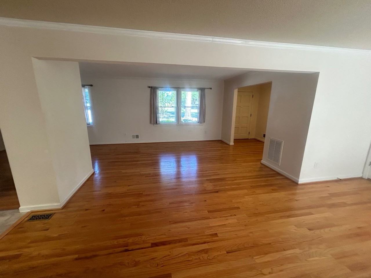 1015 Walters Ln - Photo 3 of 34