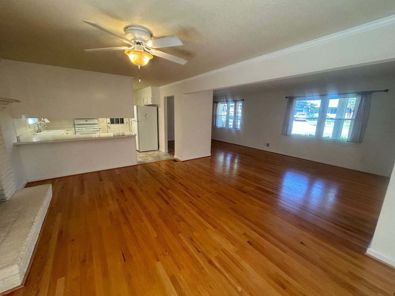 1015 Walters Ln - Photo 4 of 34