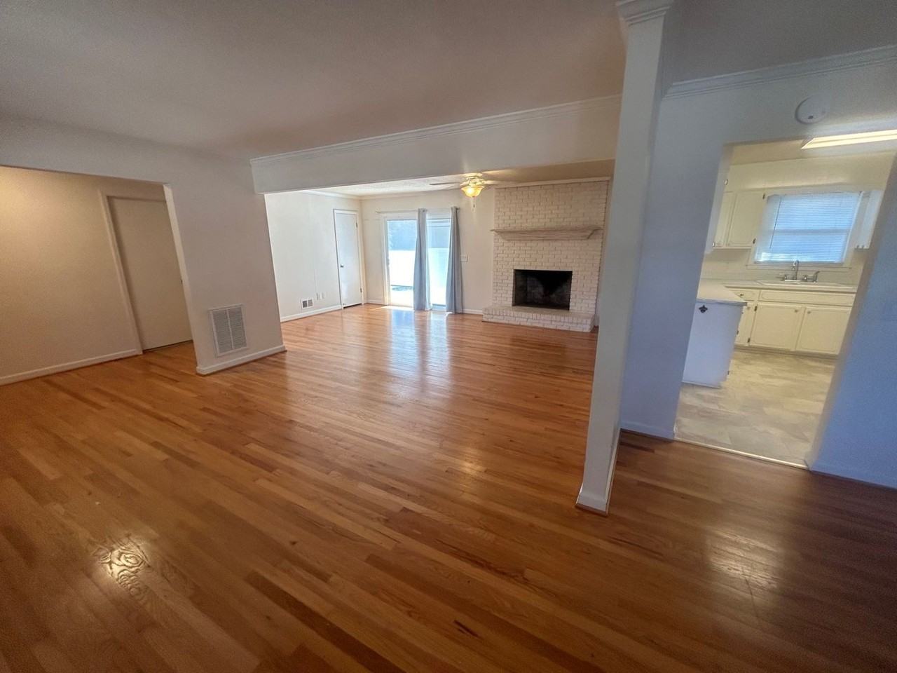 1015 Walters Ln - Photo 5 of 34