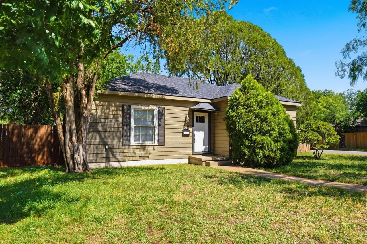 1041 Albany St - Photo 2 of 28
