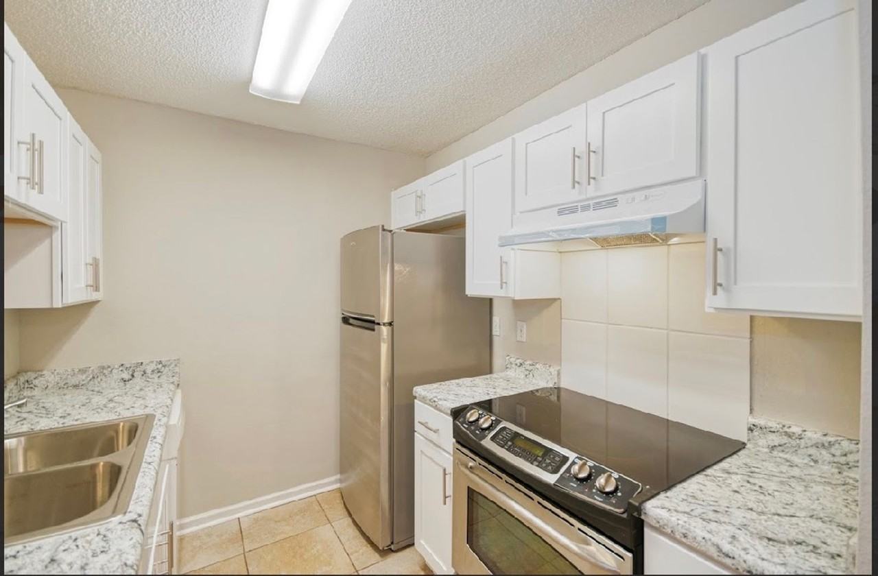 2912 Capital Park Dr - Photo 3 of 21
