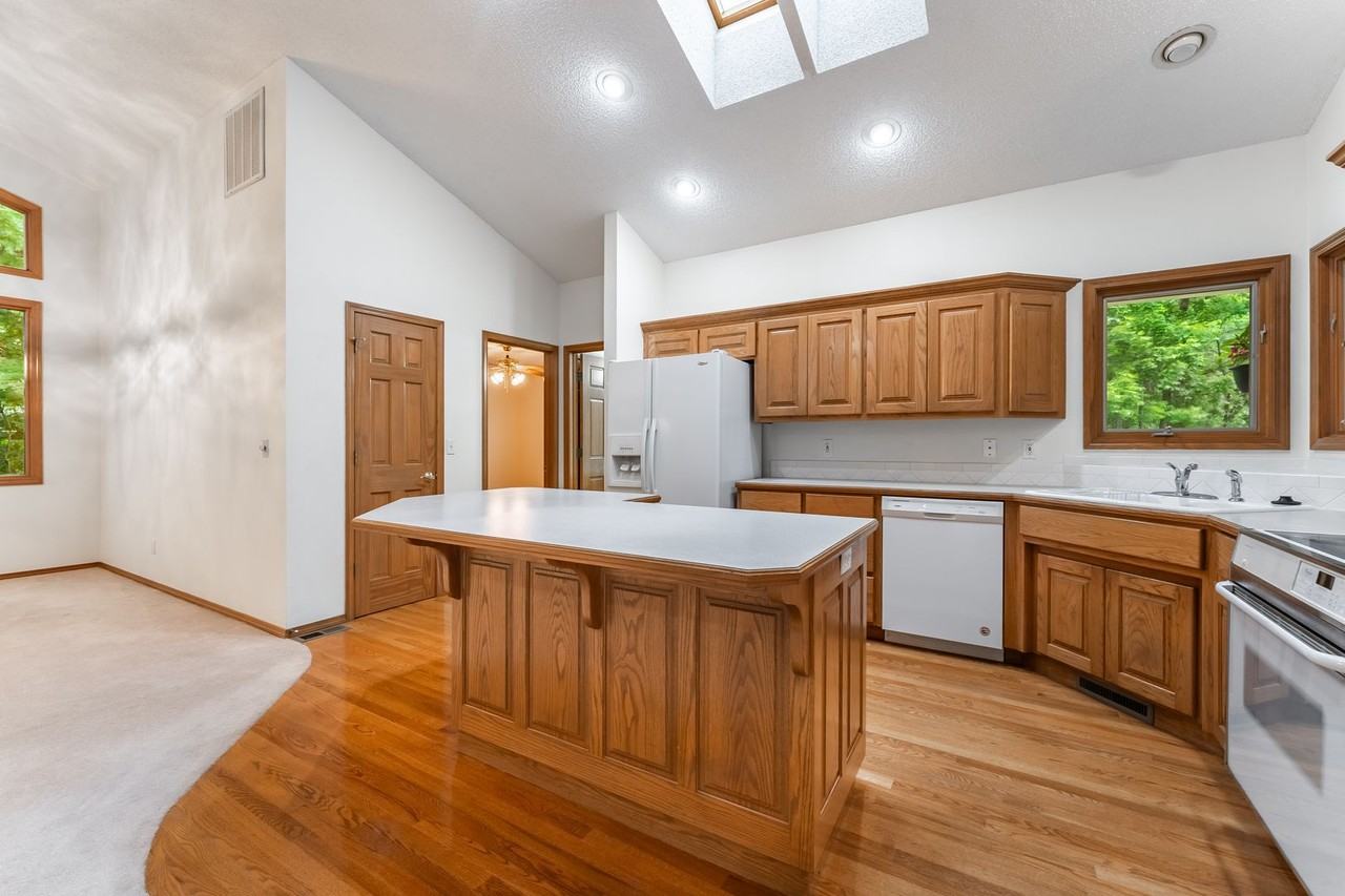 5 Ellesmere Ln - Photo 2 of 33