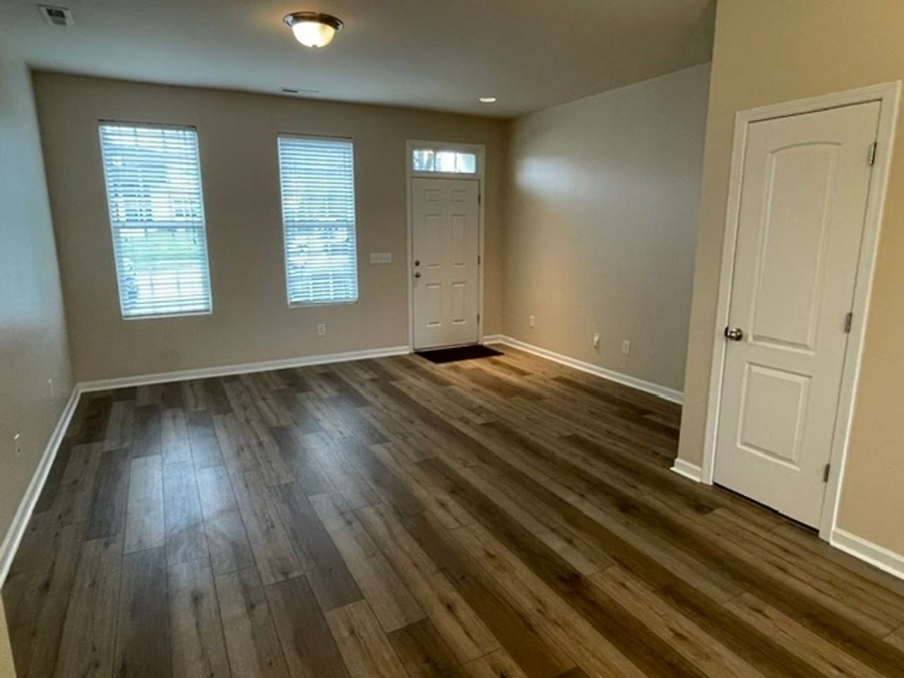 9507 Longstone Ln - Photo 3 of 13
