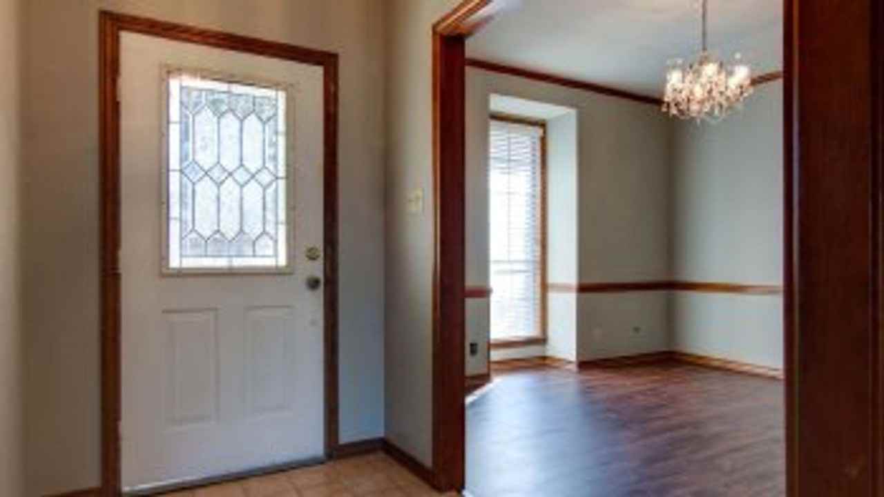 3008 Crestridge Dr - Photo 2 of 19