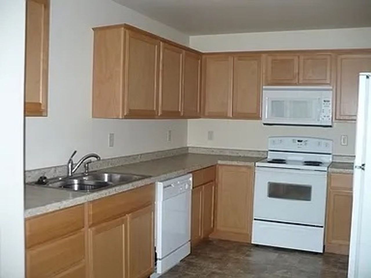 214 7th St Sw - Photo 4 of 15