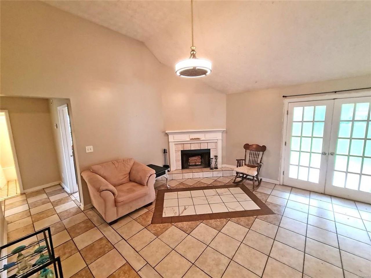 123 Meadowview Dr - Photo 2 of 22