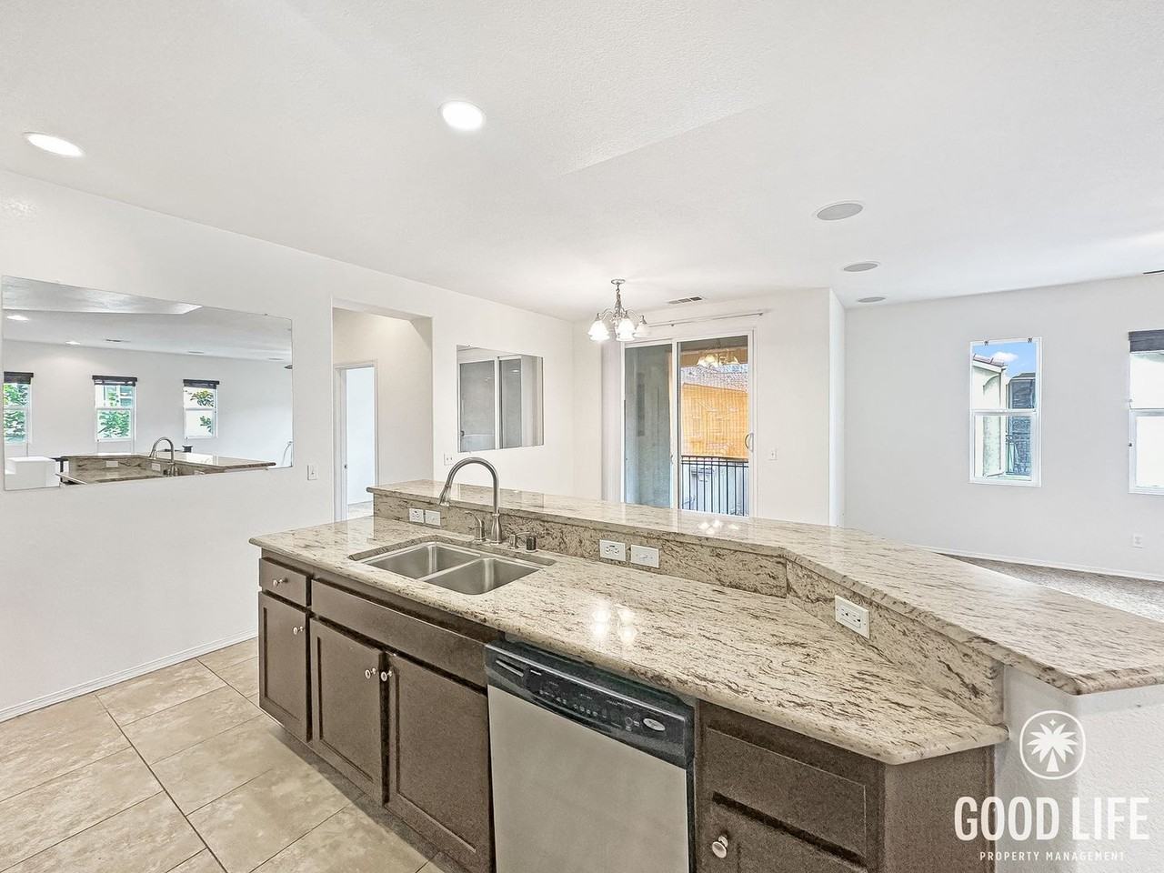 425 S Meadowbrook Dr #133 - Photo 2 of 21