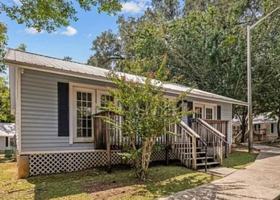 featured image of 2205 Magnolia Cir