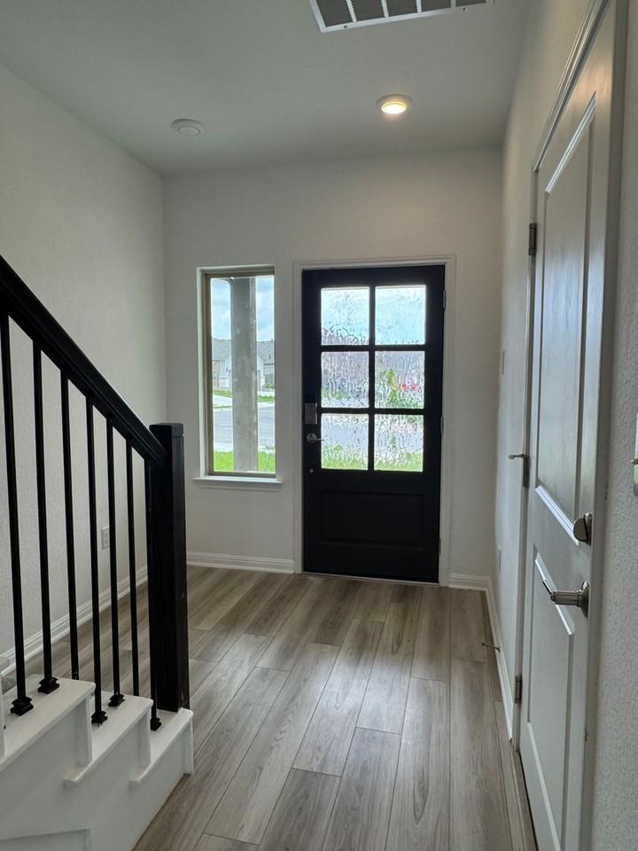158 Lime St - Photo 2 of 25