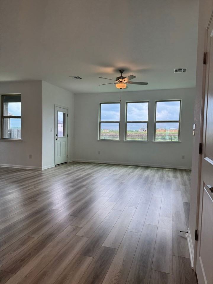 158 Lime St - Photo 4 of 25