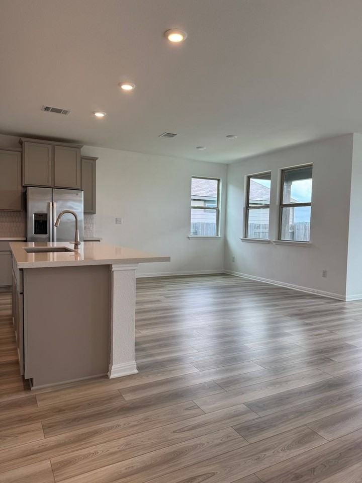 158 Lime St - Photo 5 of 25