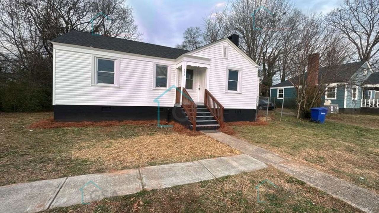 694 Saxon Ave - Photo 2 of 22