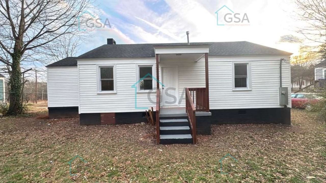 694 Saxon Ave - Photo 3 of 22
