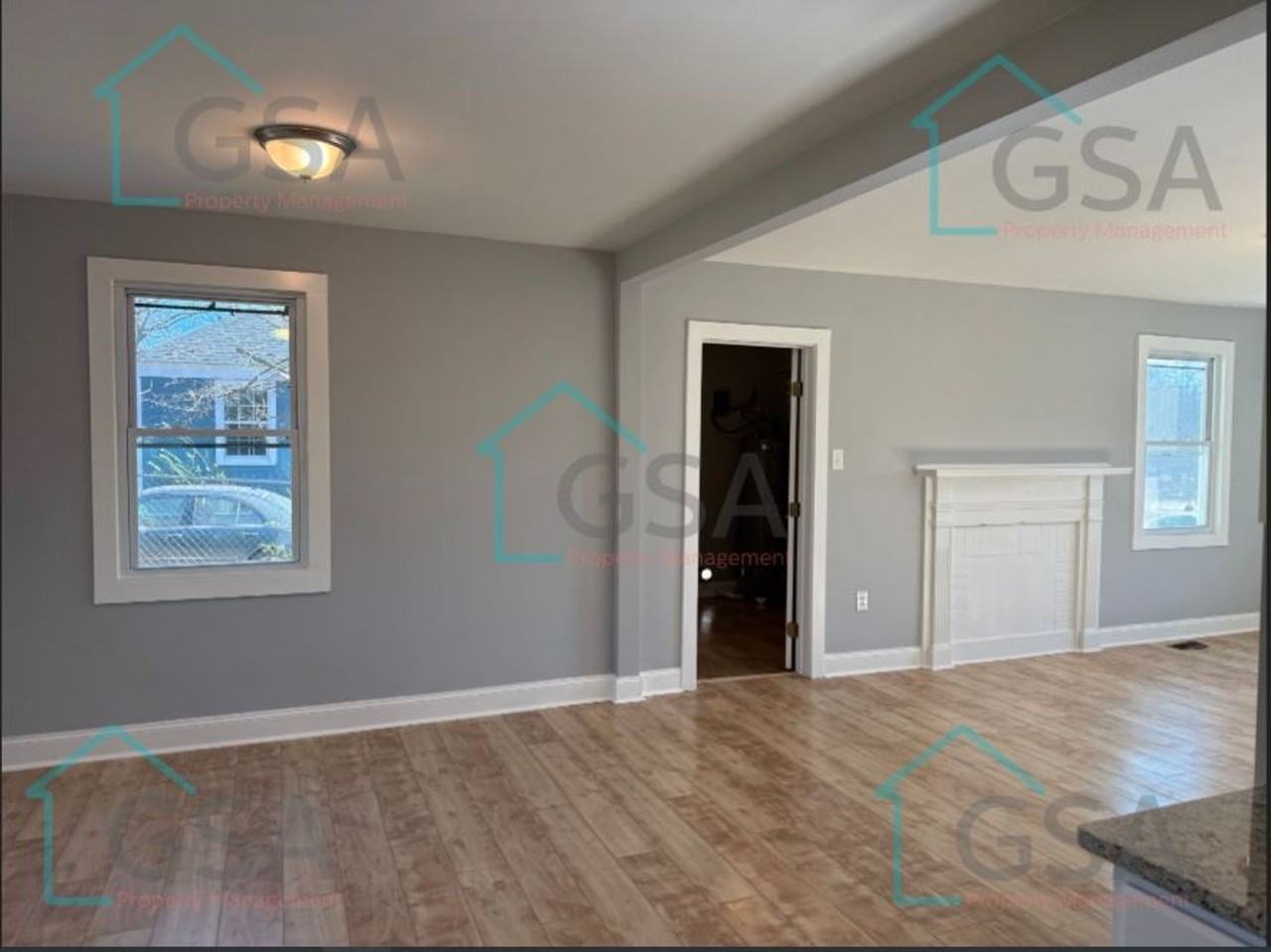 694 Saxon Ave - Photo 6 of 22