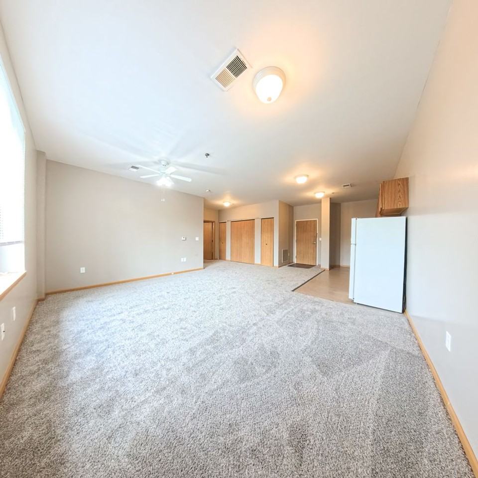 Chaumiere Place Apartments - Photo 5 of 29