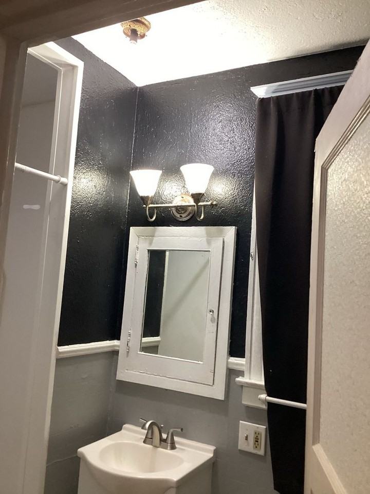 24 N Diamond St - Photo 3 of 6
