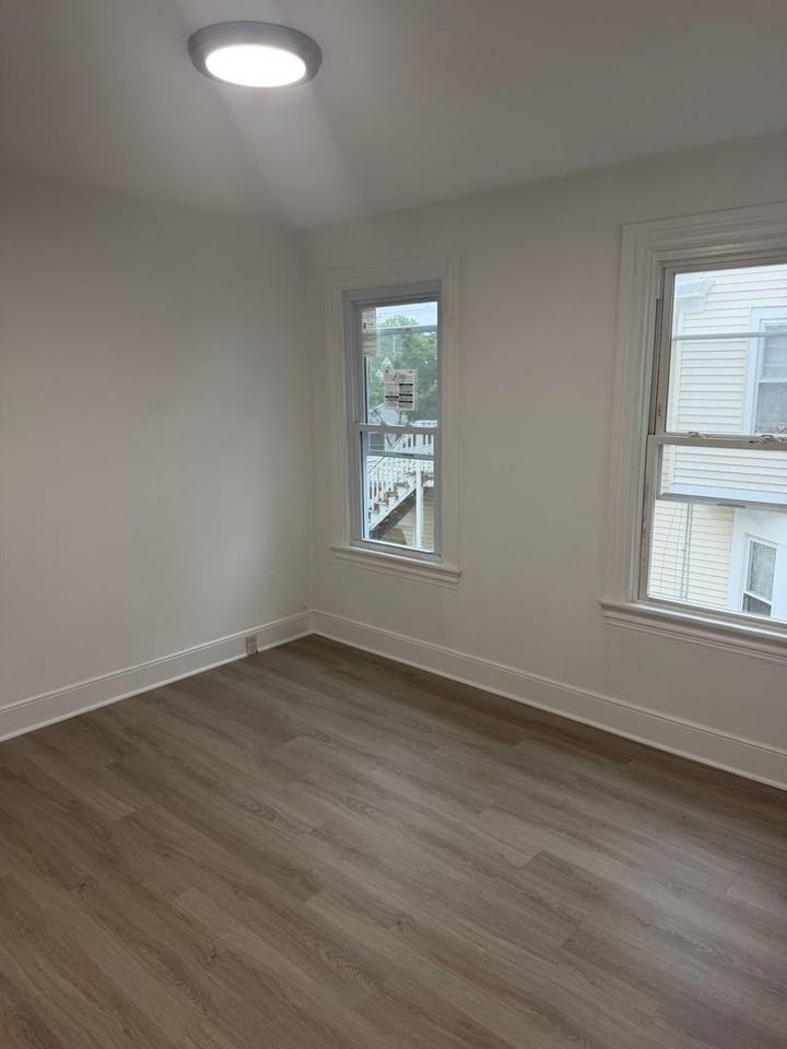 322 F St - Photo 5 of 13