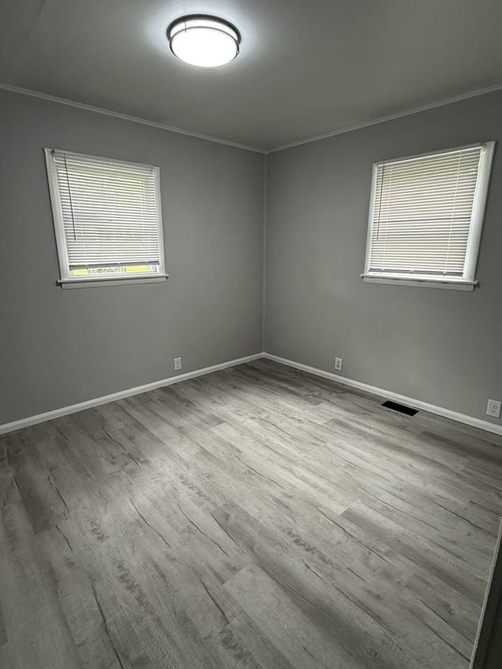 725 S Luick Ave - Photo 2 of 8