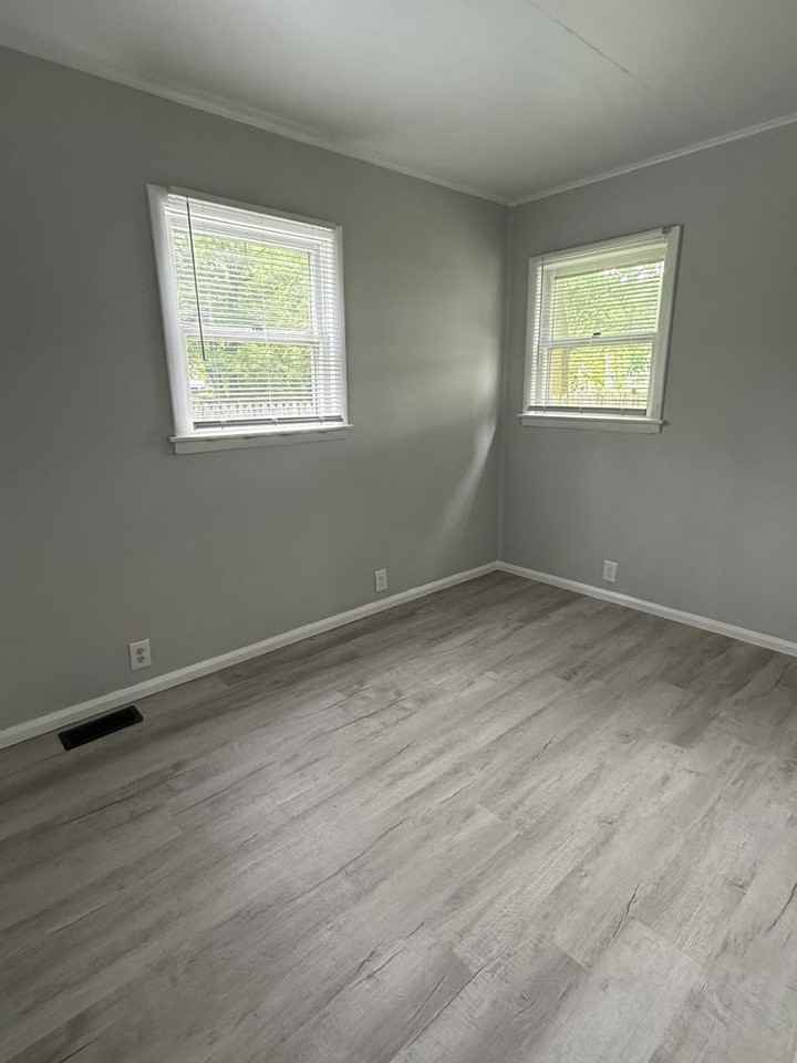 725 S Luick Ave - Photo 3 of 8