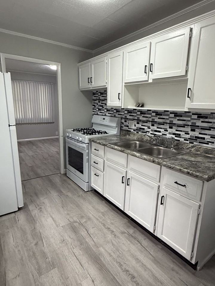 725 S Luick Ave - Photo 7 of 8