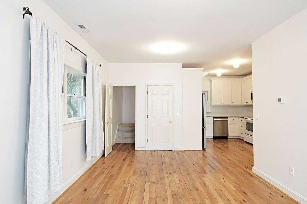 1201 Poplar St #B - Photo 3 of 12
