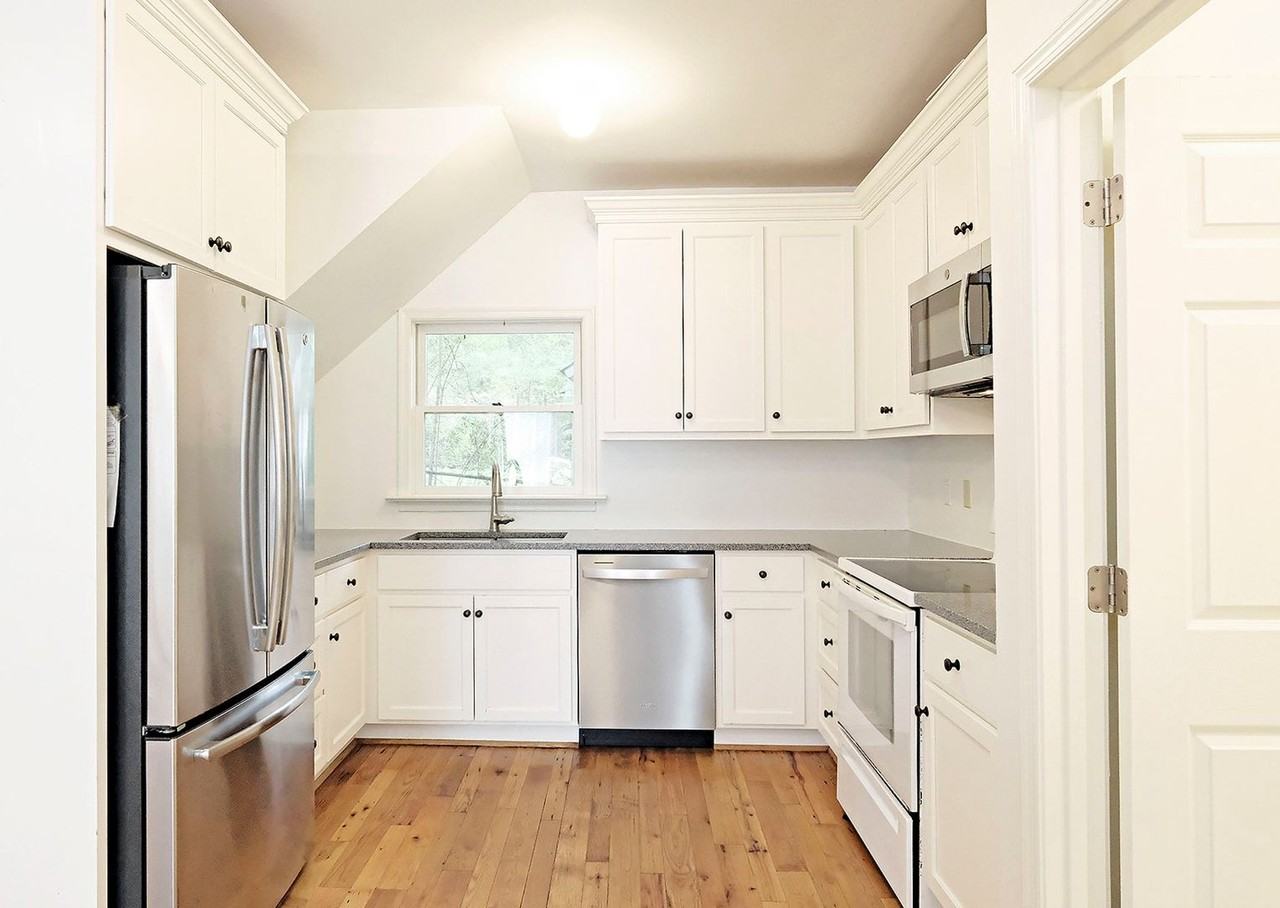 1201 Poplar St #B - Photo 4 of 12