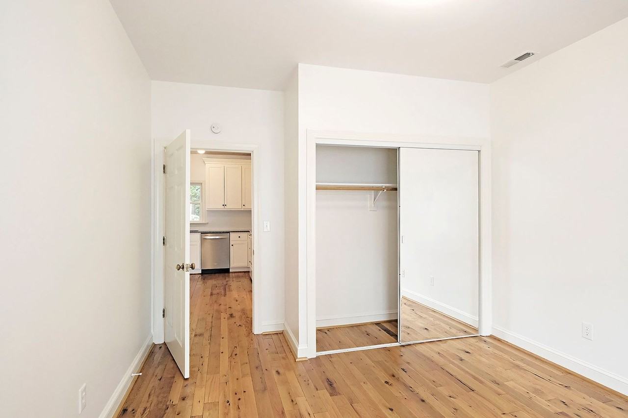 1201 Poplar St #B - Photo 5 of 12