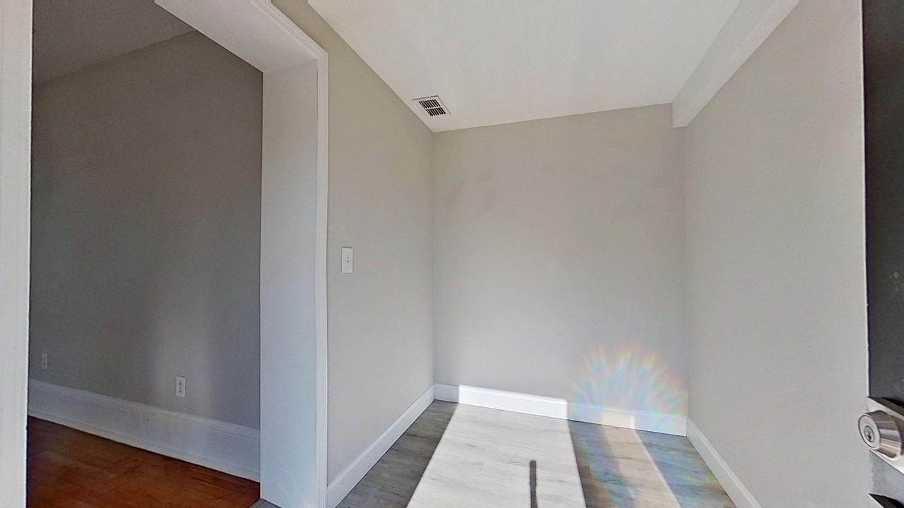 4633 Kingsbury St - Photo 5 of 34