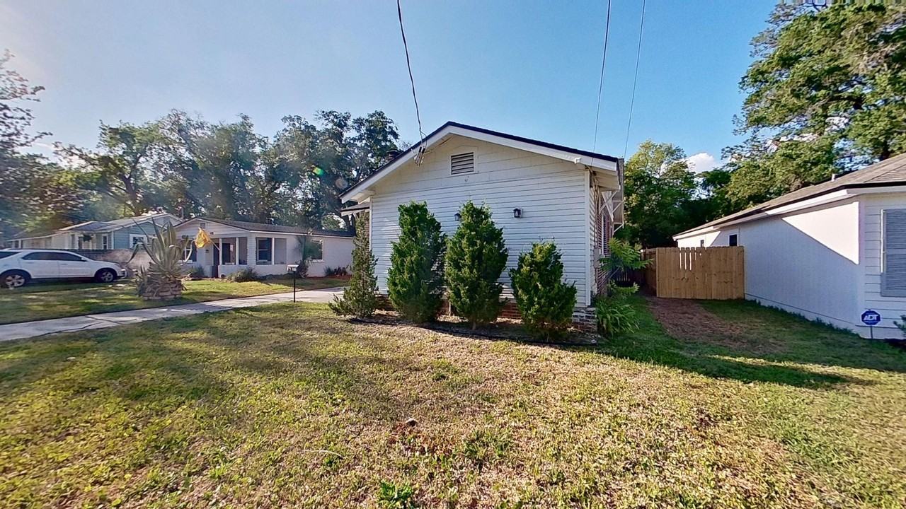 4633 Kingsbury St - Photo 7 of 34