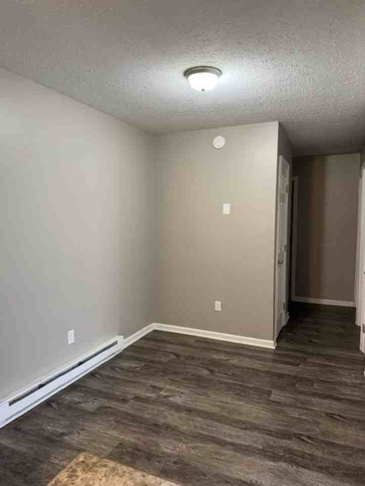 GRAYSTONE APARTMENTS - Photo 4 of 17
