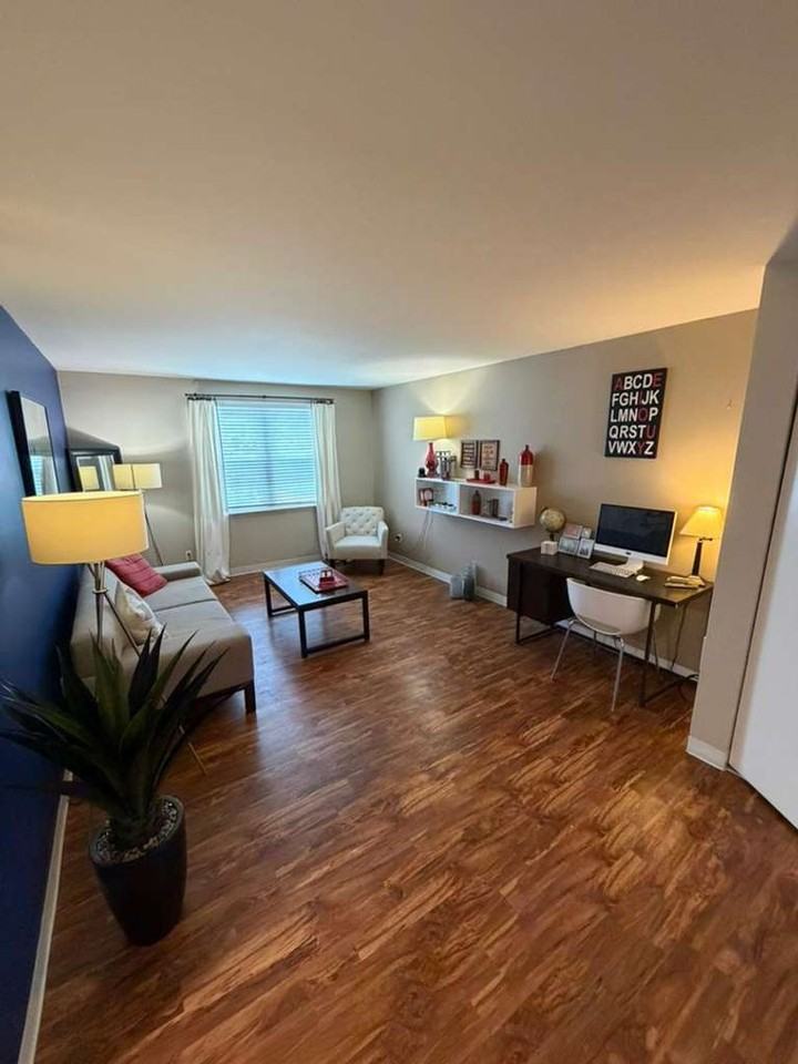 1361 Presidential Dr - Photo 5 of 17