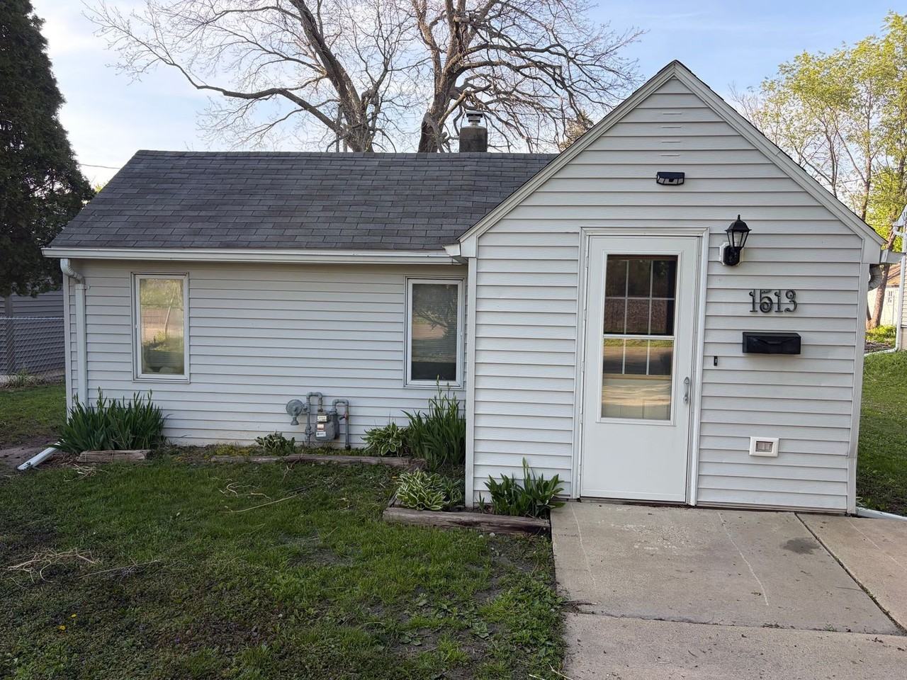 1513 2nd St Ne - Photo 2 of 19