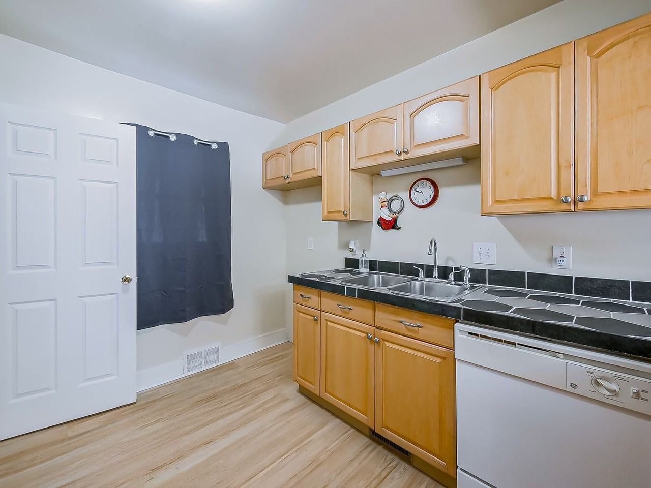 358 S Marshall St - Photo 3 of 41
