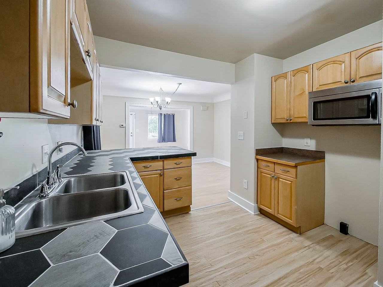 358 S Marshall St - Photo 7 of 41