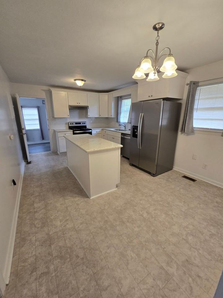 3120 Phillies Cir - Photo 3 of 15