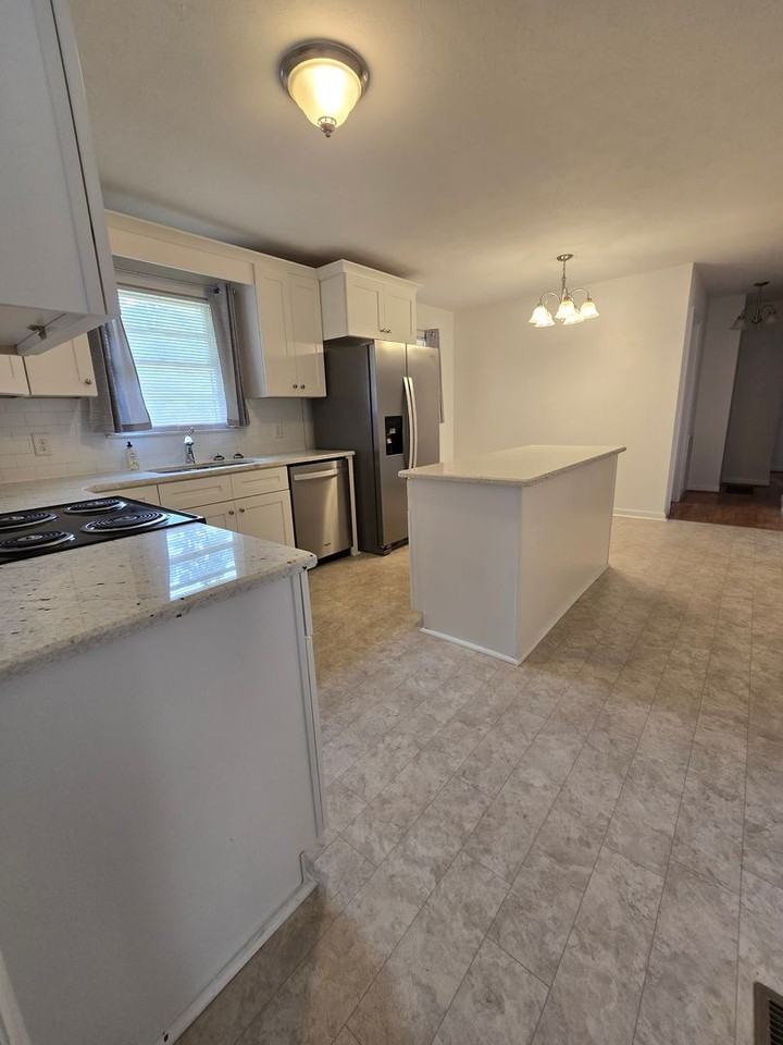 3120 Phillies Cir - Photo 4 of 15