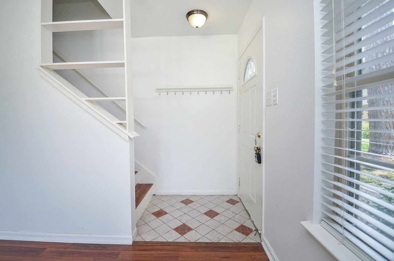 515 Tallowood Rd - Photo 5 of 18