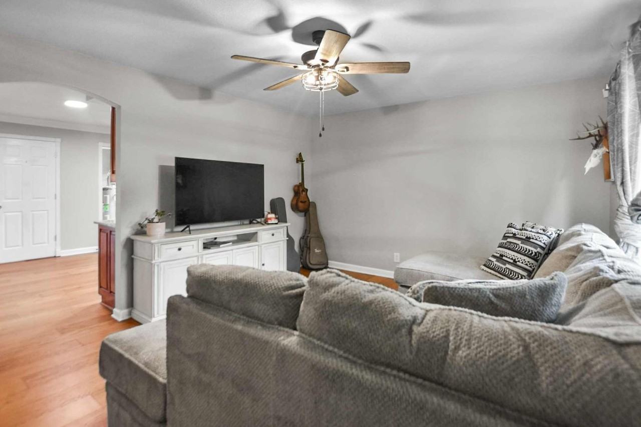 1118 Britton Springs Rd - Photo 4 of 16